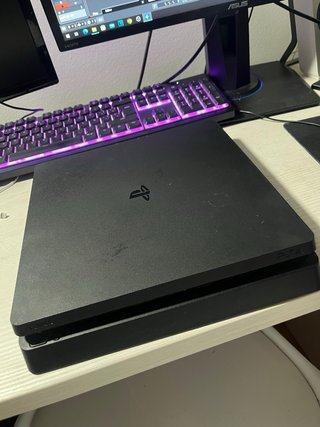 PS4 (PlayStation 4) Negra + Mando