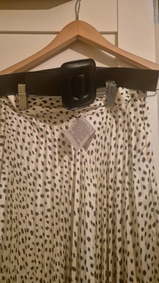 Falda Zara plisada estampado dálmata