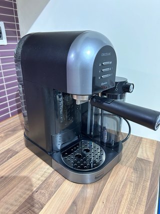 Cafetera Cecotec Cumbia casi nueva