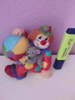 Figura payaso con ratón y pelota