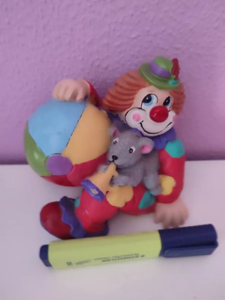 Figura payaso con ratón y pelota