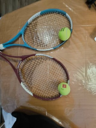2 Raquetas de Tenis con Pelotas