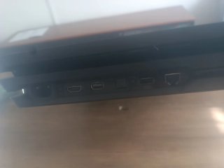 PS4 Pro 1TB Negra con mando y cables
