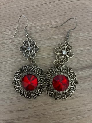 Pendientes bisutería flor con piedra roja