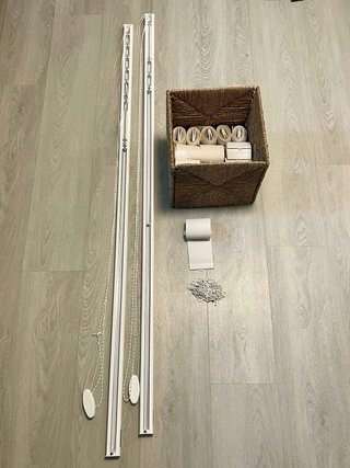 Tende verticali beige e bianche