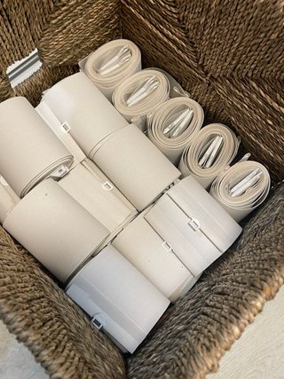 Tende verticali beige e bianche