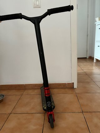 Patin Scooter Oxelo Negro y Rojo