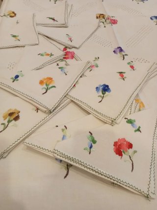 Mantel antiguo bordado flores