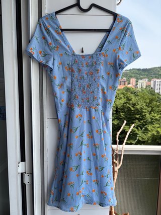 Vestido Zara floral azul talla XS
