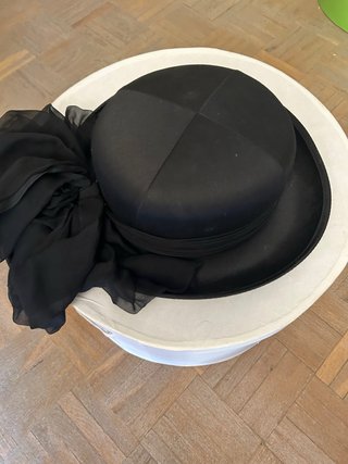 Sombrero negro elegante de vestir