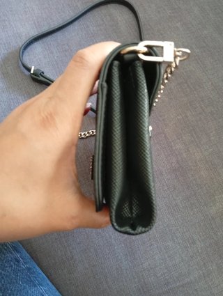 Bandolera Guess Negra