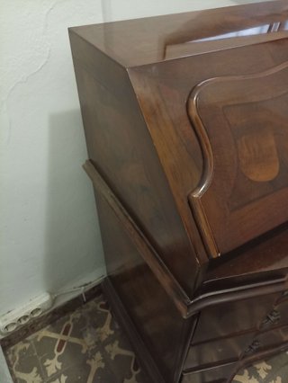 Cómoda antigua de madera