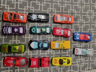 Lote de coches de juguete variados