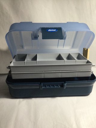 Caja de plástico con asa