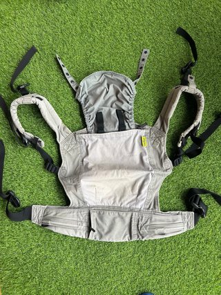 Mochila Portabebés Boba Gris con capucha