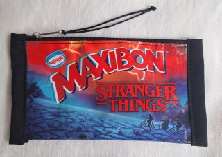 Cartera Stranger Things Maxibon Nestle