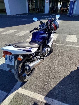 Suzuki GS500F Azul y Blanca