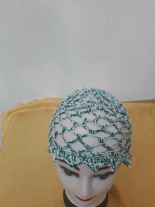 Cappello estivo uncinetto verde e bianco