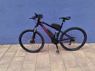 Bicicleta Eléctrica Montaña Negra y roja
