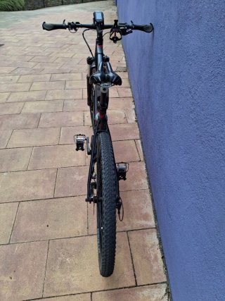 Bicicleta Eléctrica Montaña Negra y roja