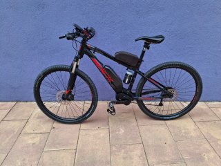 Bicicleta Eléctrica Montaña Negra y roja