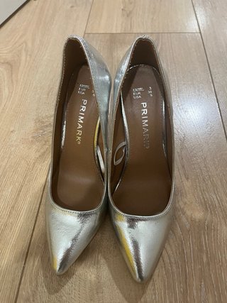 Zapatos de tacón plateados talla 36