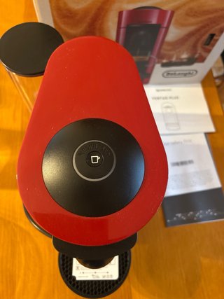 Cafetera Nespresso Vertuo Plus Roja