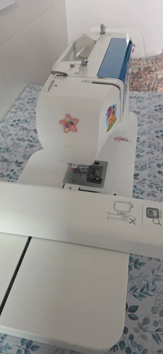 Máquina de coser bordadora Alfa Duo