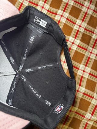 Gorra New Era NY con Corazón Rojo