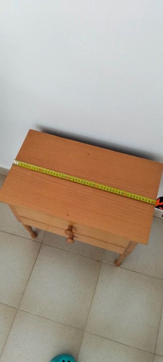 Mesita de noche de madera