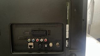 TV LG negra con LEDs rotos