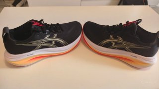 Asics Gel Nimbus 27 Talla 41.5 Negro Naranja