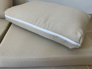 Conjunto cojines de tela beige para exterior