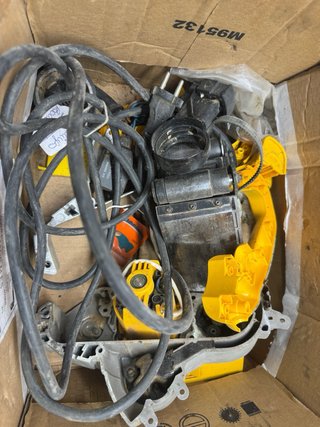 Lijadora de banda Dewalt DW432-QS