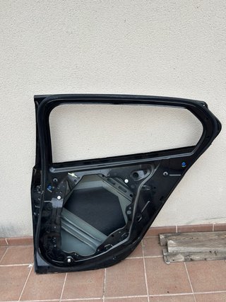 Puerta Trasera Derecha BMW Serie 1 F40 2023