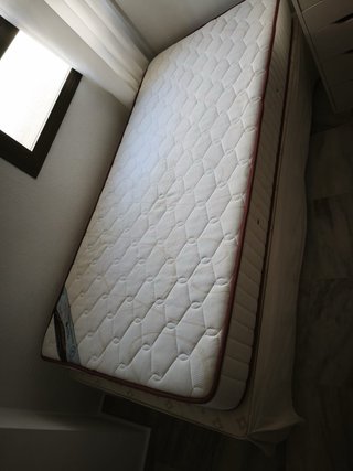 Cama 90 con canapé y cabecero corazón
