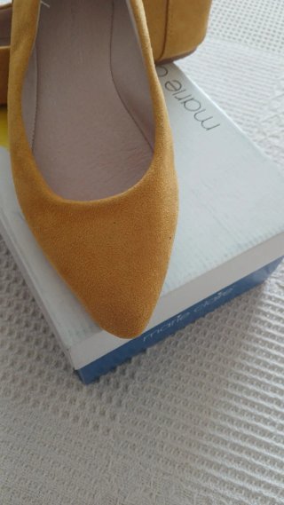 Zapatos manoletinas N.38. Color mostaza.