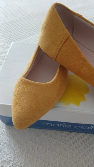 Zapatos manoletinas N.38. Color mostaza.