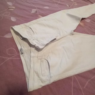 Pantalón vaquero pitillo blanco