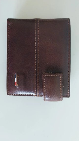 Cartera de piel marrón