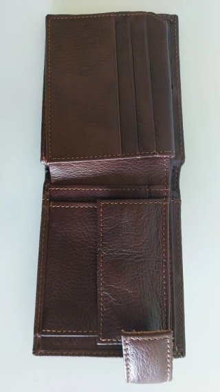 Cartera de piel marrón