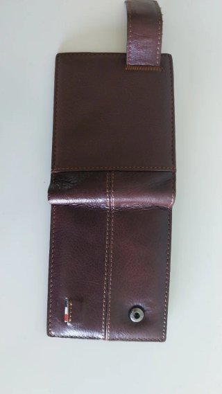Cartera de piel marrón
