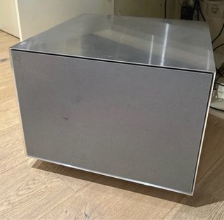 Subwoofer Loewe Plateado