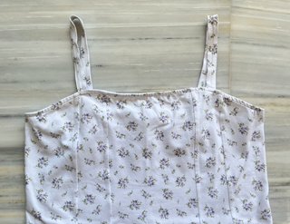 Body floral tirantes H&M blanco y morado