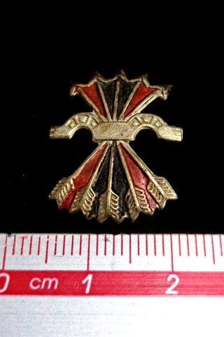 Insignia imperdible Falange Española