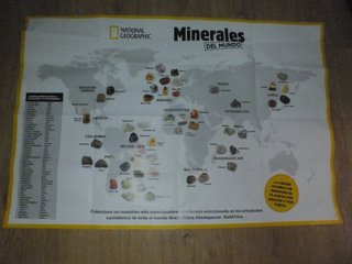Collezione di minerali con vetrina espositiva