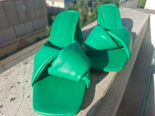 Sandalias verdes Stradivarius
