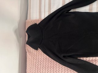 Vestido negro de punto con cinturón