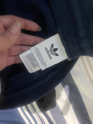 Chándal Adidas Azul con Rayas Blancas