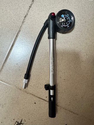 Bomba Horquilla Bicicleta con Manómetro